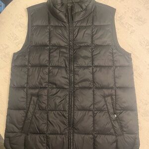GAP Black Puffer Jacket with Stand-Up Collar and Quilted Design